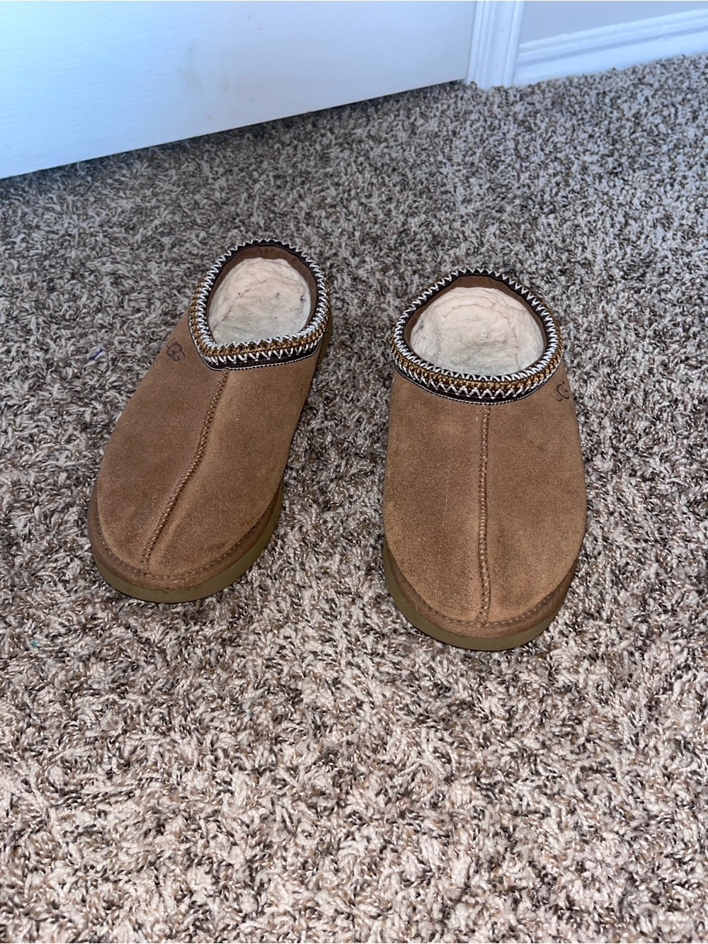 UGG Tasman embroidered shearling slippers shoes size 11 Women’s - Picture 3 of 9